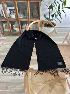 Black Mantles Wool Fringe Scarf